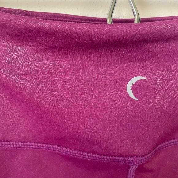 ZYIA Lipgloss Metallic Light N Tight High Rise Capri Legging Merlot - Picture 7 of 9